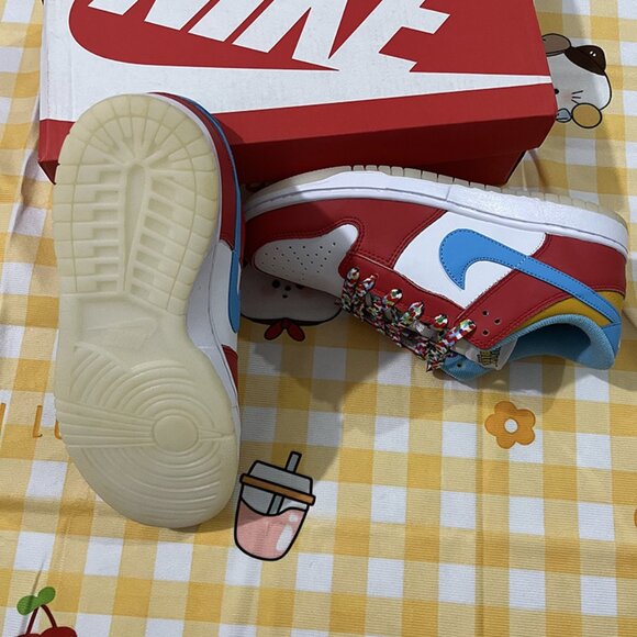 Nike SB Red Sneakers - Picture 6 of 6